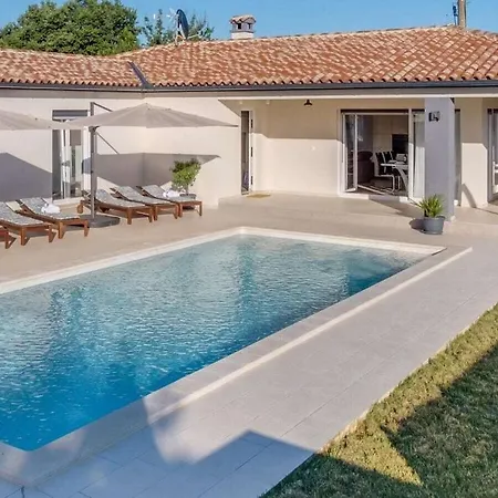 In With Swimming Pool Villa Smoljanci