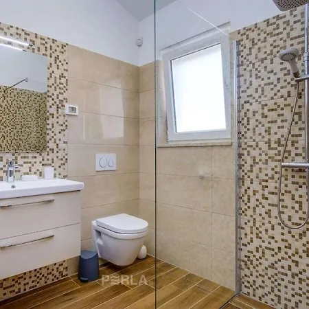 In With Swimming Pool Villa *