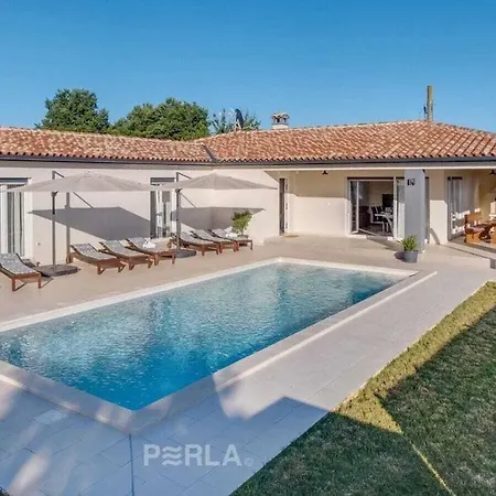 Villa In With Swimming Pool *