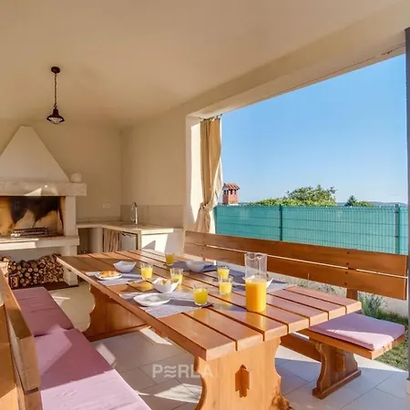 In With Swimming Pool Villa *