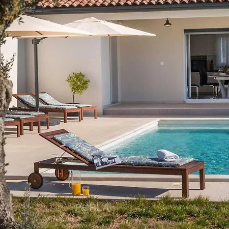 In With Swimming Pool